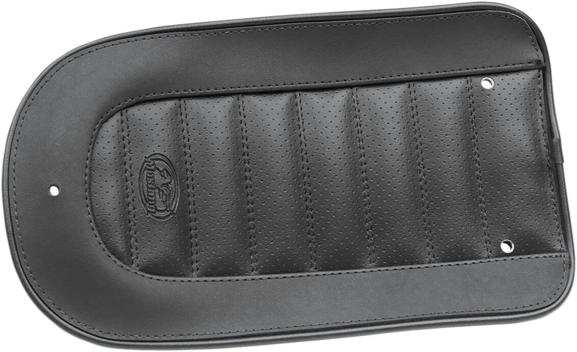 MUSTANG Fender Bib för Solo Seat Tuck & Roll Svart bild 1 PMMEDIA:87cd25410a064387