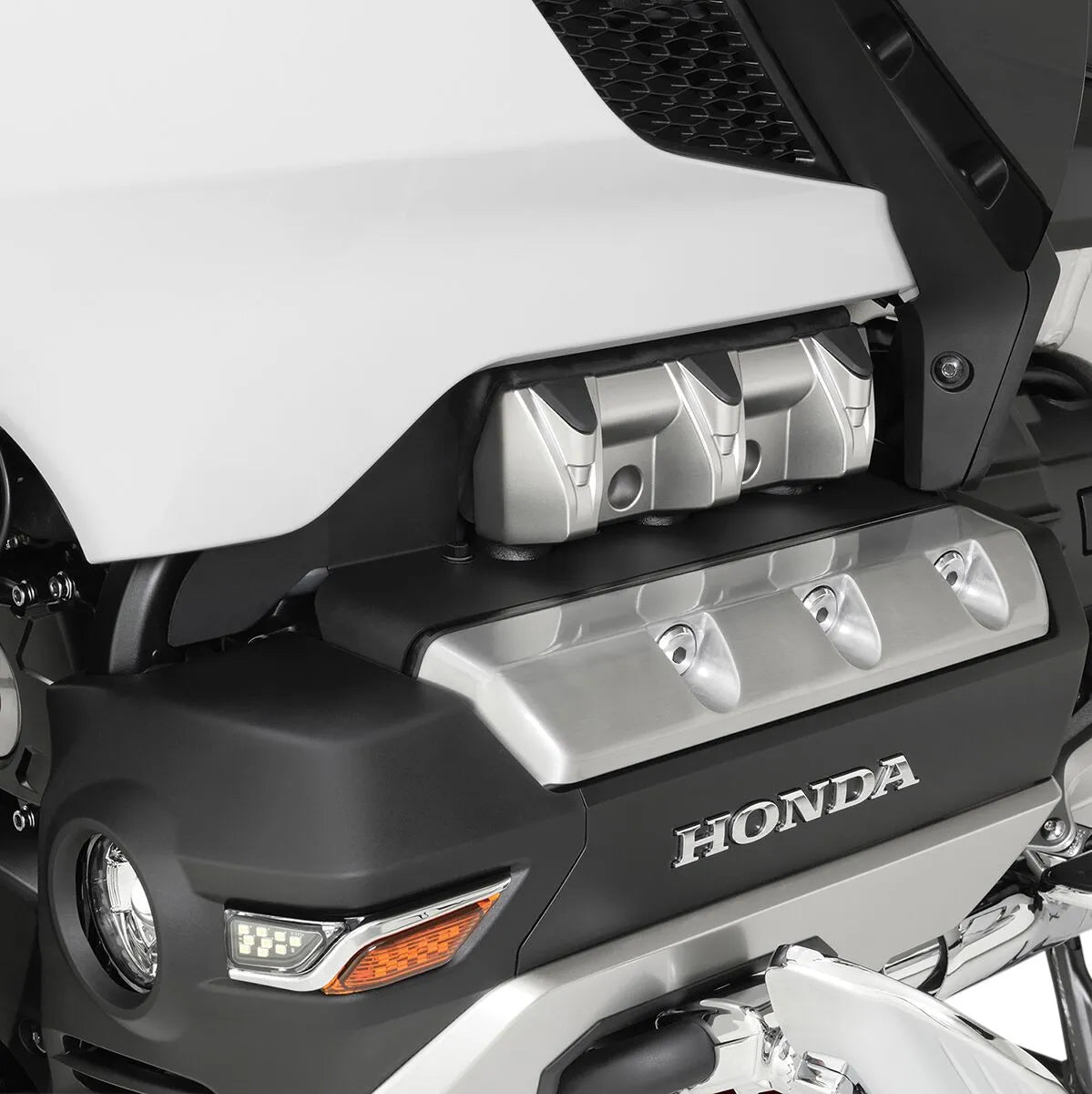 SHOW CHROME Cylinder Head Cover för GL1800 bild 2 PMMEDIA:2fd2871462529715