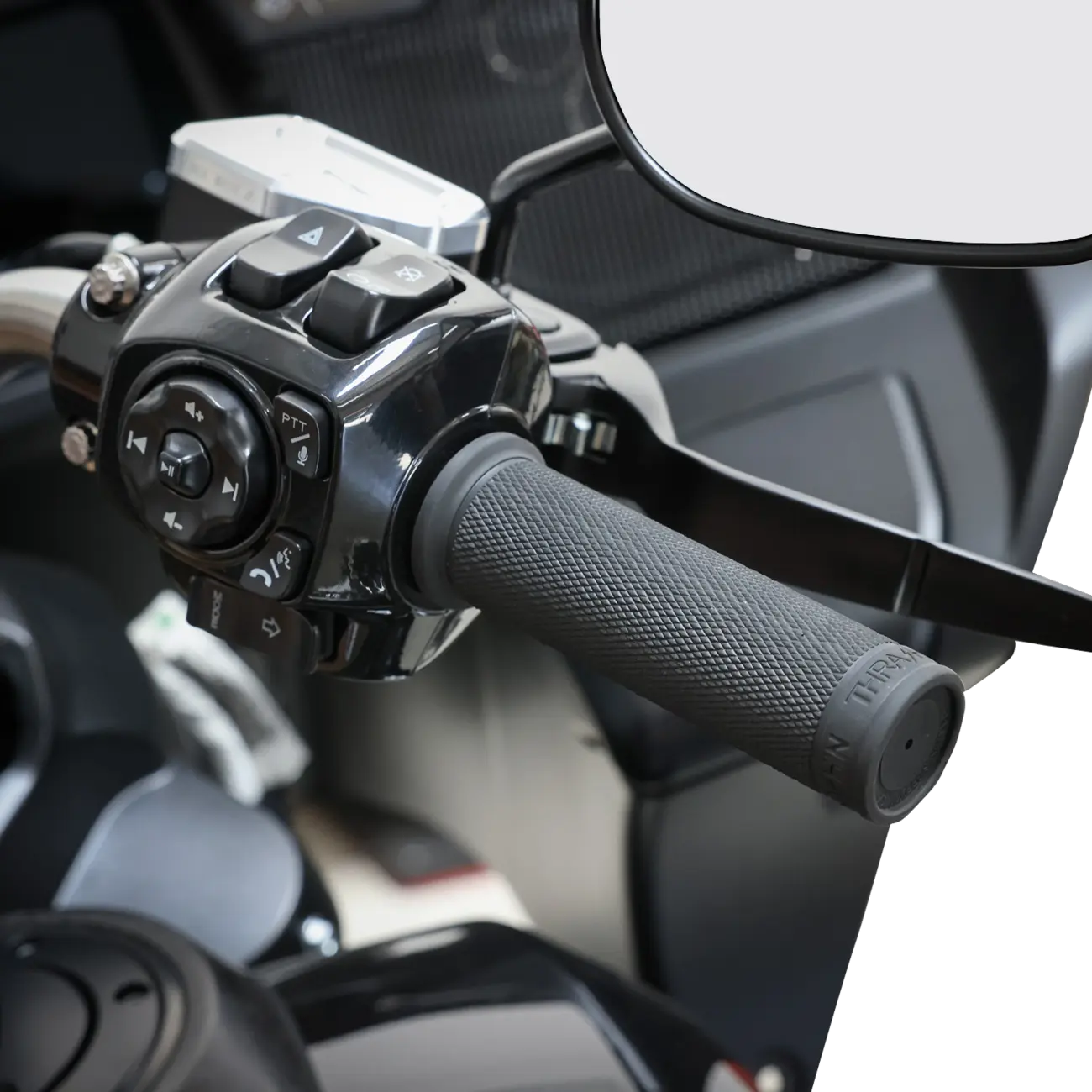 THRASHIN SUPPLY CO. Gasrör Touring/SOFTAIL 2023-24 bild 6 PMMEDIA:fc5d8a4120bc25d2