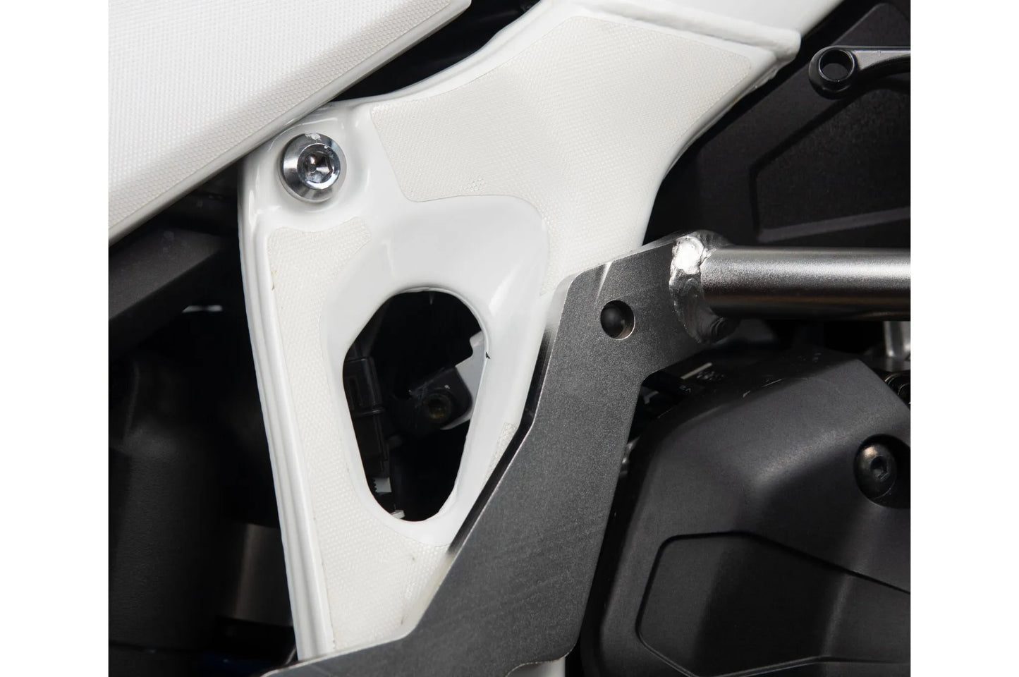 UNIRACING Scratch Saver till Tank för Africa Twin bild 7 PMMEDIA:4f4acd4eac3d7eeb