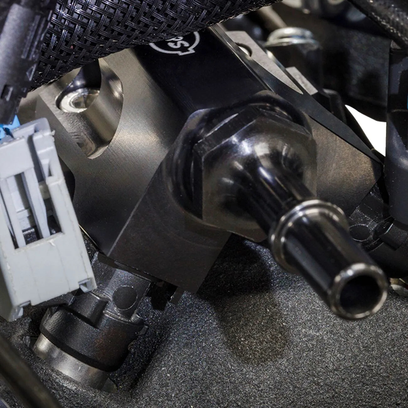 S&S CYCLE Bränslerail Kit Billet Svart M8 Touring 2017-2024 bild 2 PMMEDIA:964852a0521735f2