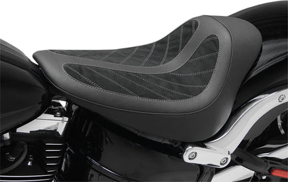 MUSTANG Kodlin Signature Series Solo Seat bild 2 PMMEDIA:b421f4343e8d4301