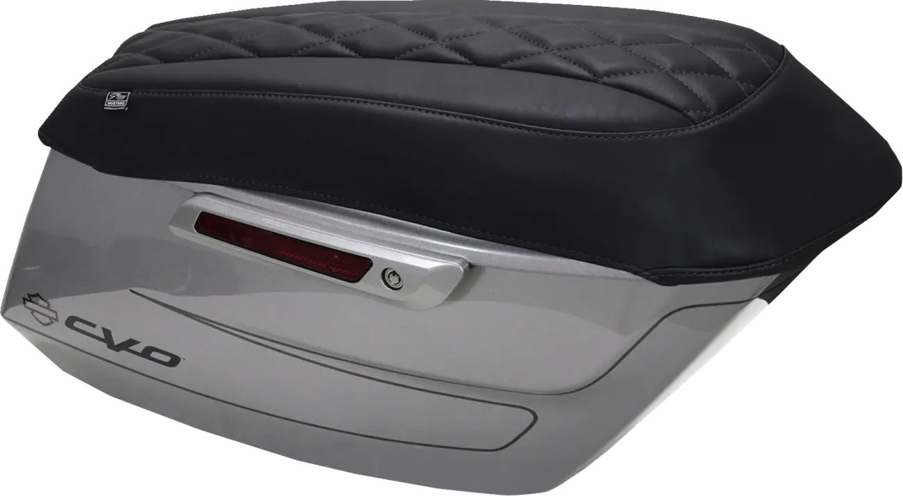 Mustang Deluxe Diamond Saddlebag Lid Covers Sidoväskor & tillbehör bild 1 PMMEDIA:35ba6ef69c0e80cf