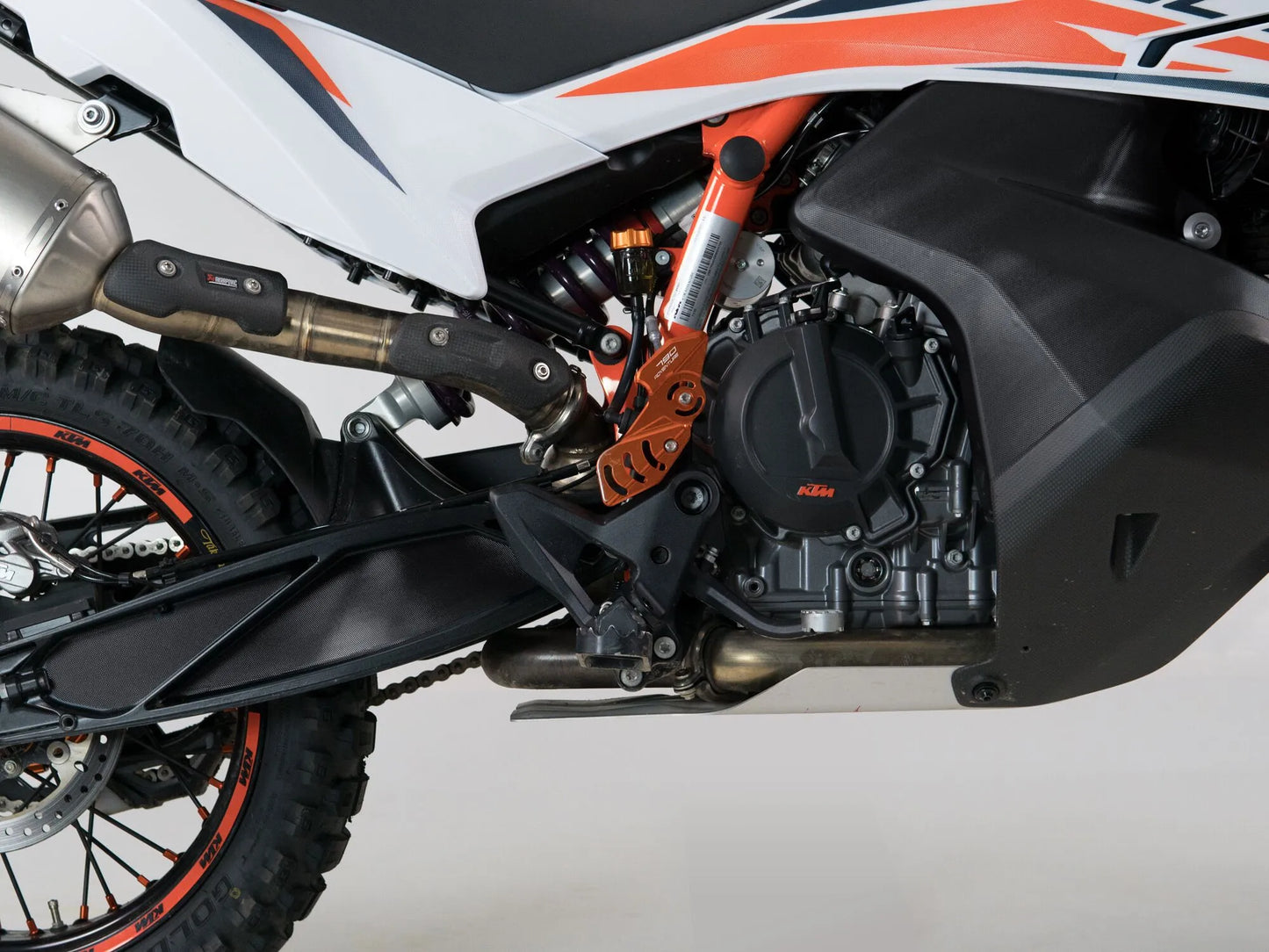 UNIRACING Scratch Saver för KTM 890 ADV Tank bild 2 PMMEDIA:a6f52cab1496807e