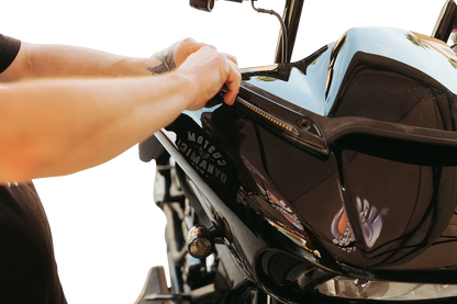 CUSTOM DYNAMICS Genesis® 4 LED Road Glide® Vindruta List bild 2 PMMEDIA:8b3cd9ad1e4408a3