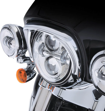 CIRO Fang® Strålkastartrim krom med LED-ljus bild 3 PMMEDIA:4e3b52092445b8c0