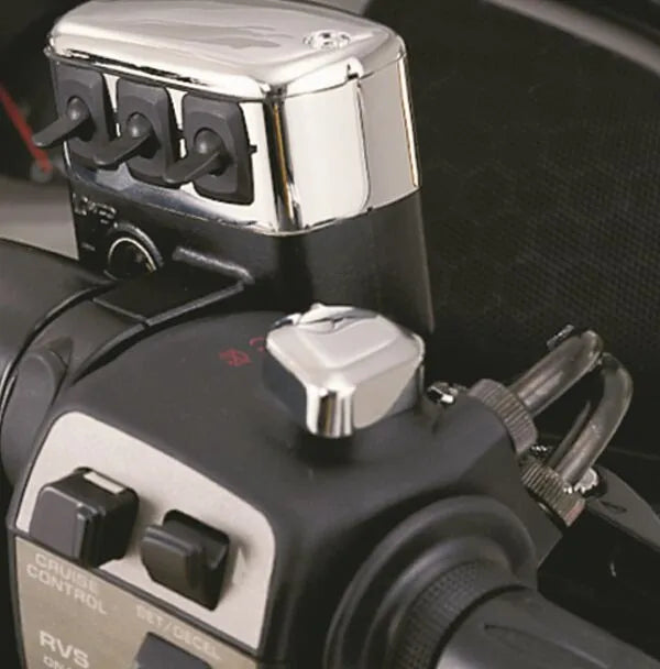 SHOW CHROME Chrome Kill Switch Cover för GL1800 bild 1 PMMEDIA:6088bf86df2165e6