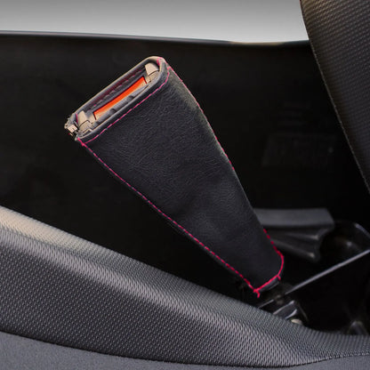 SHOW CHROME Kaliber Seat Belt Covers Röd bild 4 PMMEDIA:3678f4edfd6ed408