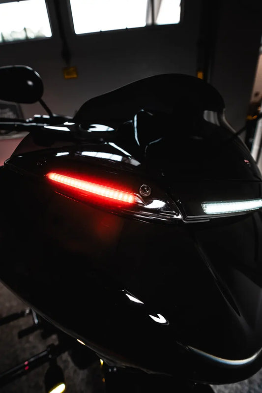 CUSTOM DYNAMICS Genesis® 4 LED Road Glide® Vindruta Trim bild 2 PMMEDIA:a38ff1958276f4c0