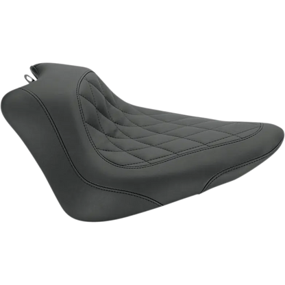 Mustang Wide Tripper™ Solo Seat Sadlar Harley Softail bild 1 PMMEDIA:388c82c45c513df6