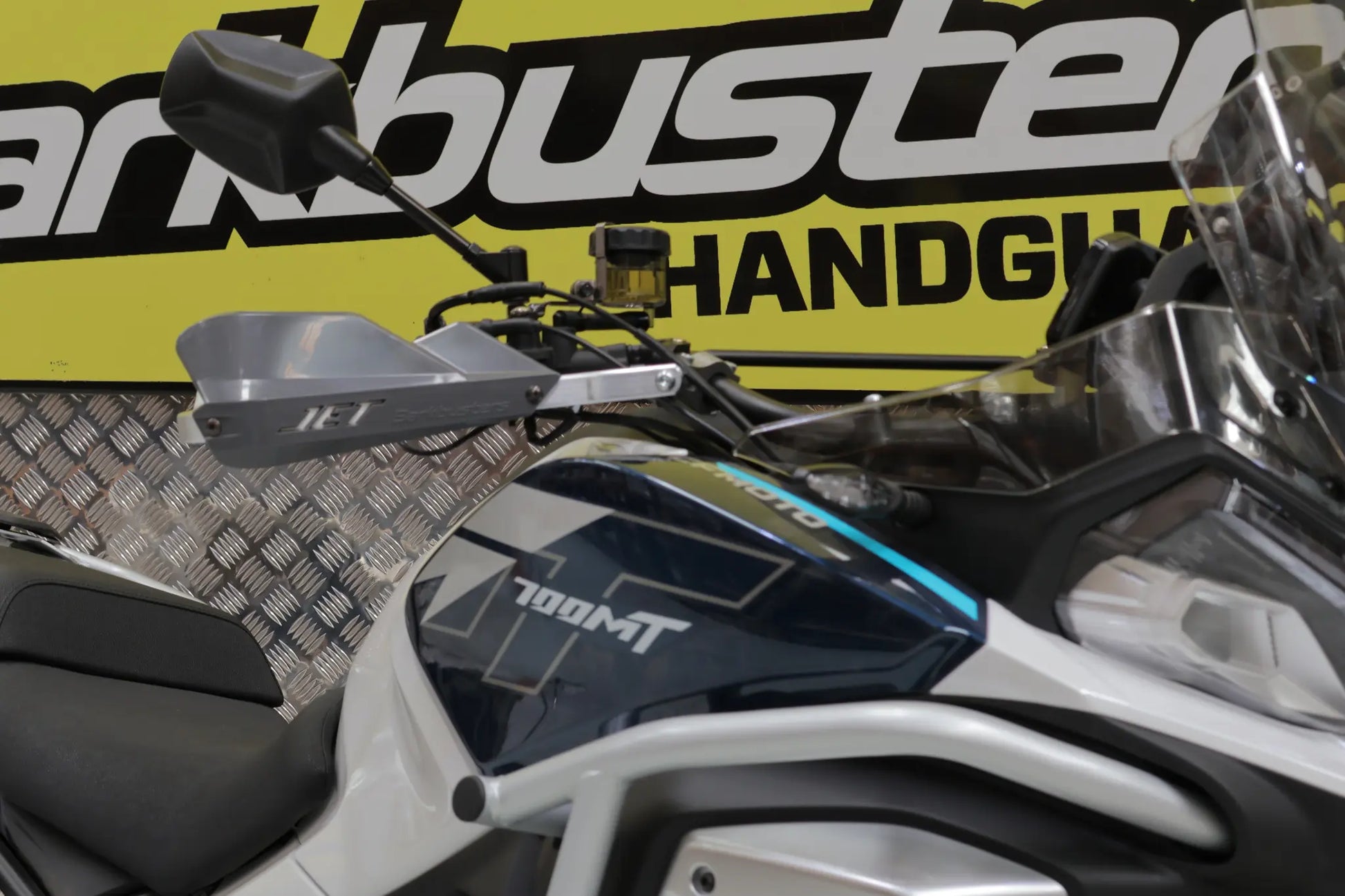 BARKBUSTERS Handguard Hardware Kit för CFMOTO 700MT '26- bild 3 PMMEDIA:009519c63f6cce13