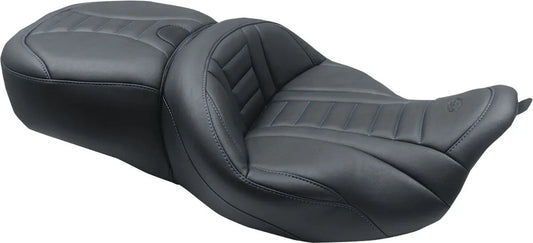 Mustang One-Piece Deluxe Touring Seat with Removable Backrest Option Sadlar Harley Touring bild 1 PMMEDIA:637c5e677a574d6f