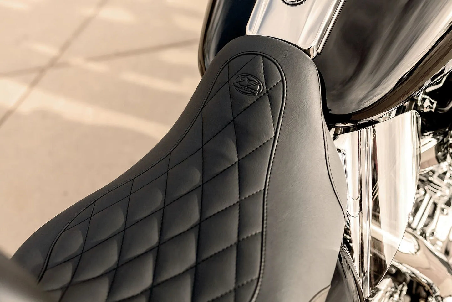 Mustang Tripper™ Solo Seat Sadlar Harley Touring bild 3 PMMEDIA:394cbe10d88f02c7