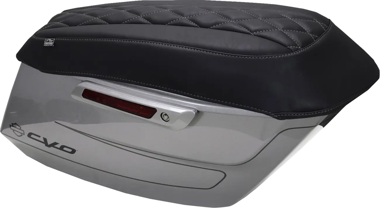 Mustang Deluxe Diamond Saddlebag Lid Covers Sidoväskor & tillbehör bild 3 PMMEDIA:7e19d5af50a925dc