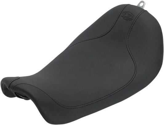 MUSTANG Runaround™ Solo Seat för FXD 06-17 - Smooth Black bild 1 PMMEDIA:c07db3b3ace970d2