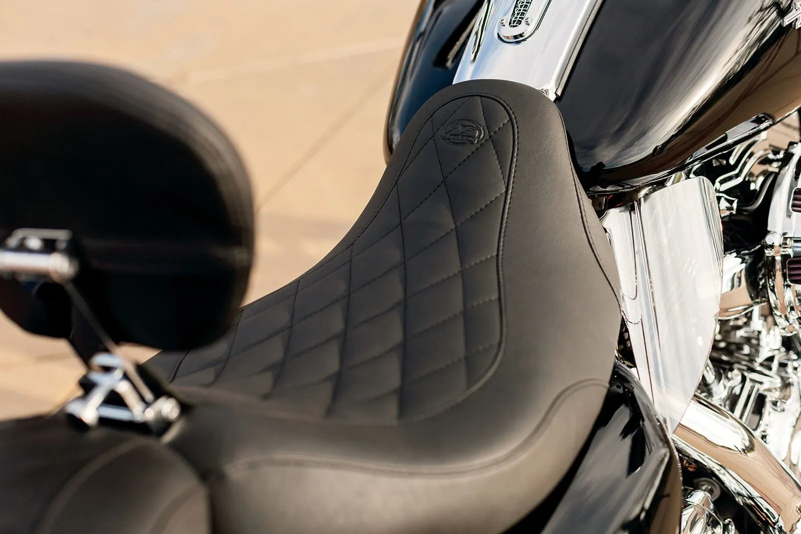 Mustang Tripper™ Solo Seat Sadlar Harley Touring bild 4 PMMEDIA:4a6e2da0b896bf1e