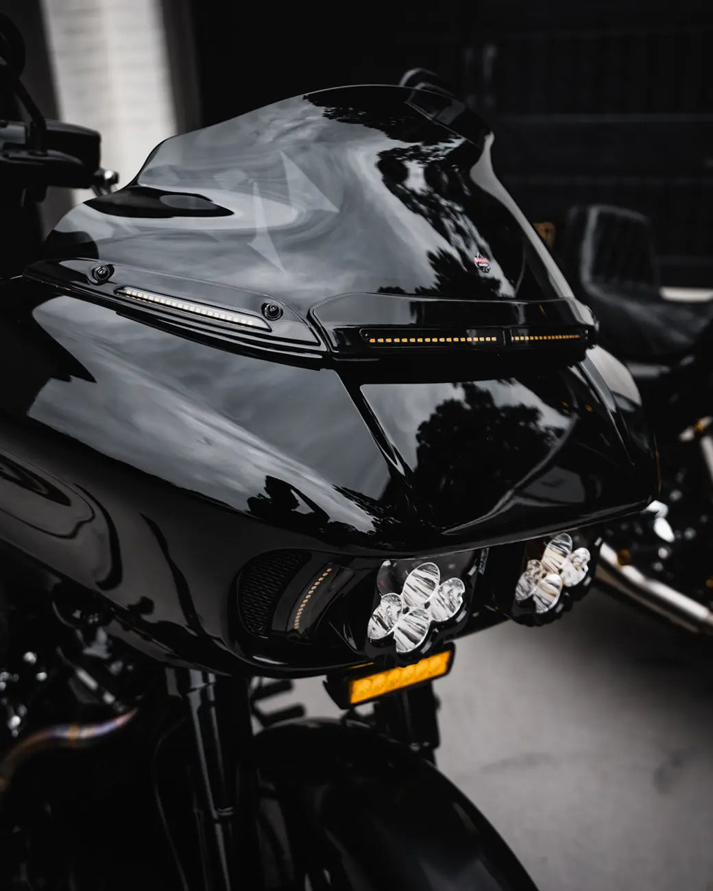 CUSTOM DYNAMICS Genesis® 4 LED Road Glide® Vindruta List bild 4 PMMEDIA:89e995f27cae5d6f
