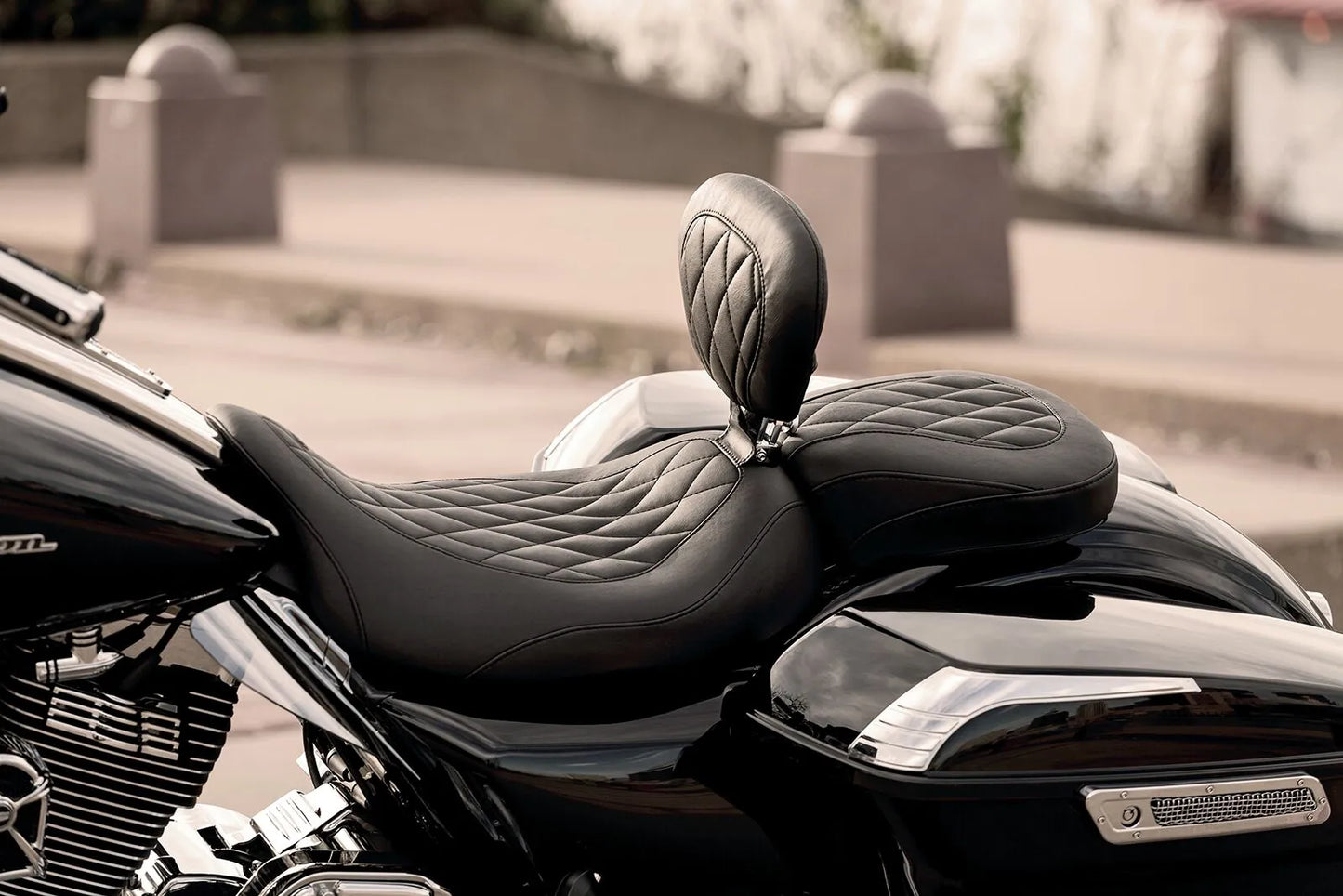 Mustang Tripper™ Solo Seat Sadlar Harley Touring bild 5 PMMEDIA:ca95cabdb0f75244