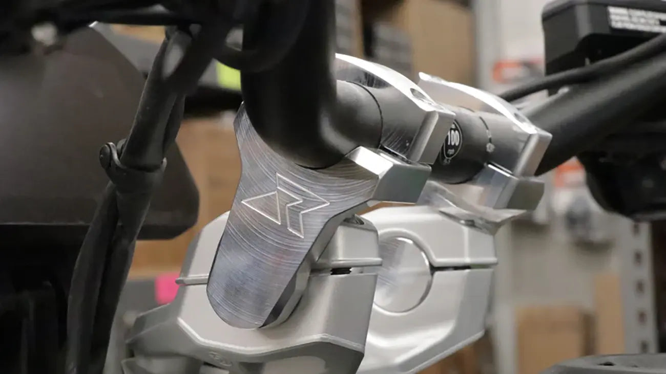 ROX SPEED FX 2,4" Pivotande Risers för BMW R1300GS bild 2 PMMEDIA:f63f98a3f679d44d