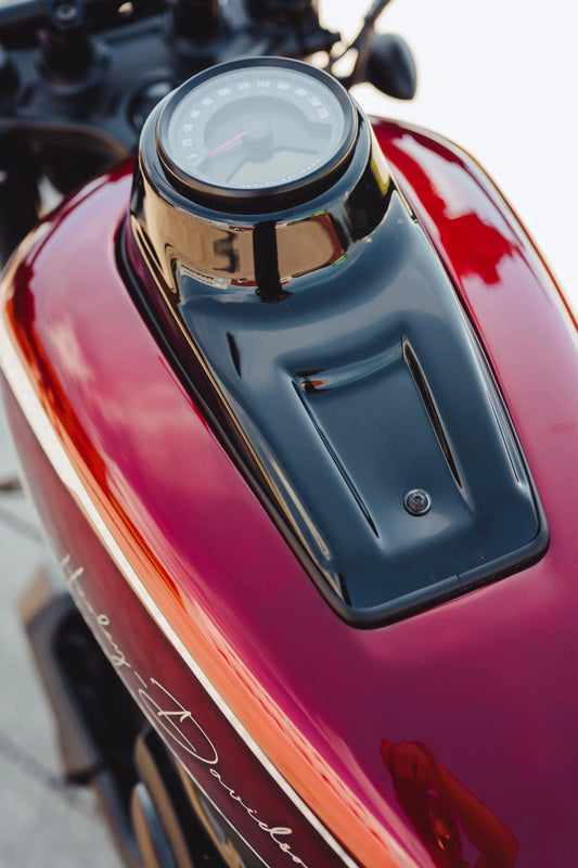 CULT WERK Dash Cover för Harley bild 1 PMMEDIA:94f6742381323c22