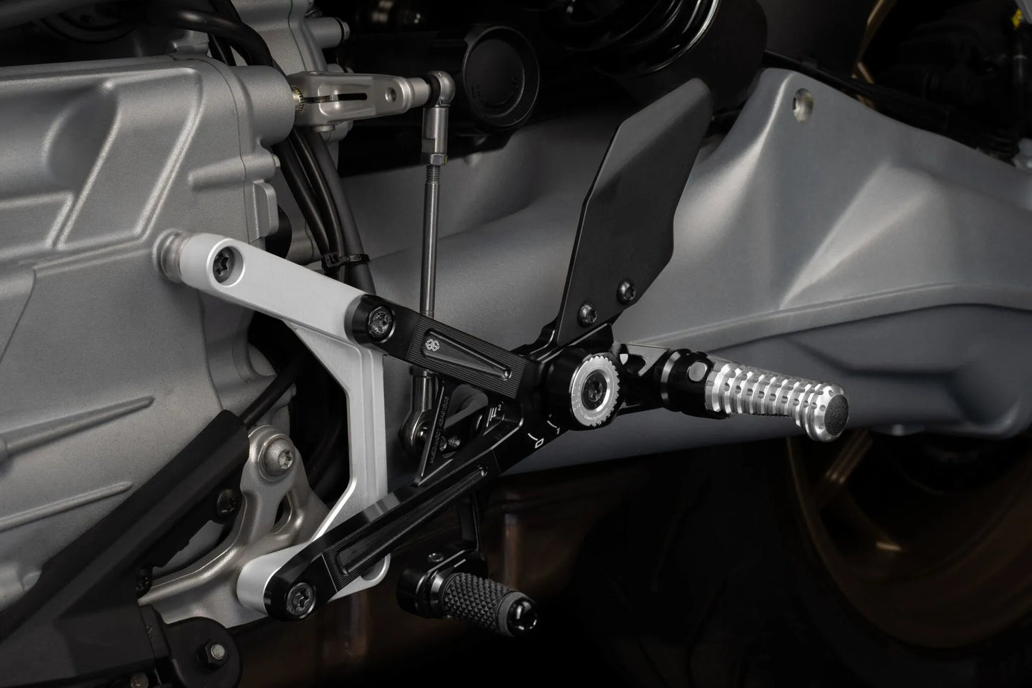 GILLES TOOLING MUE2 Rearset för Moto Guzzi V100 Mandello 2022 bild 2 PMMEDIA:5101996eda82a550