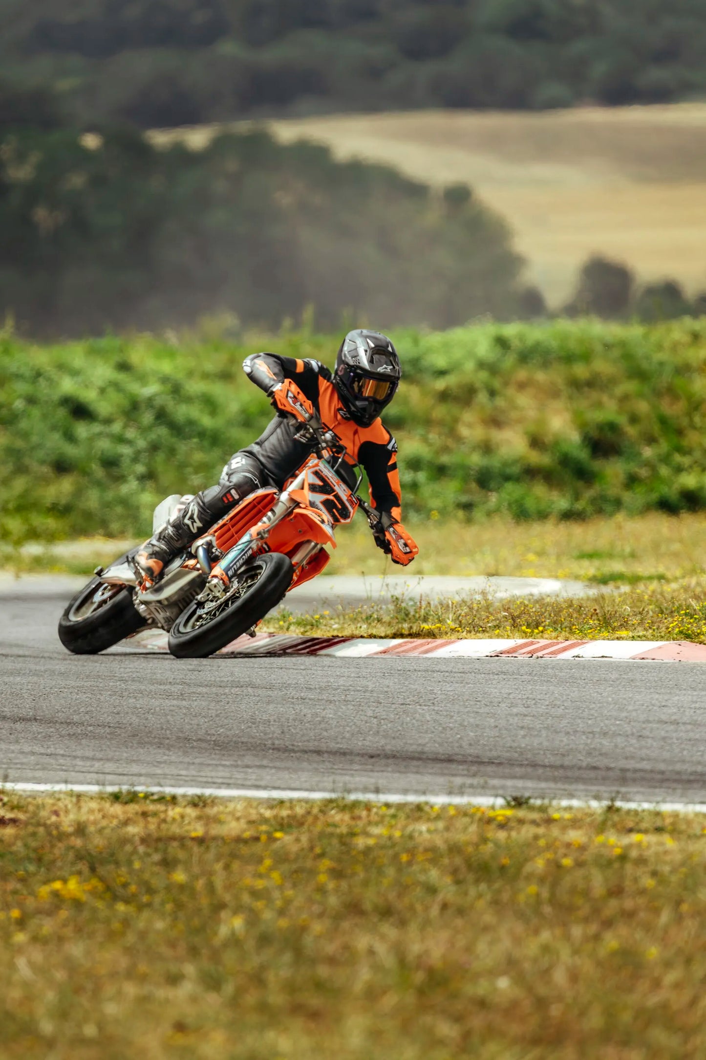 Michelin Power Supermoto Radialdäck bak bild 3 PMMEDIA:cdc8cf49a189a53e