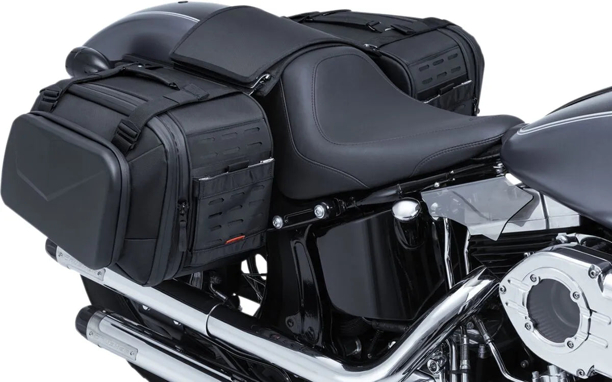 KURYAKYN XKursion® XB Fast Lane Saddlebags 33L Svart bild 1 PMMEDIA:2223fef7eafbd13f