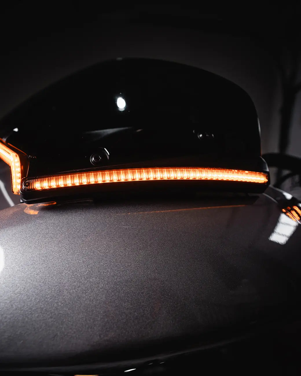 CUSTOM DYNAMICS LED Vindrutesarg med Blinkers för 2023 Road Glide bild 4 PMMEDIA:bb9b5f13a82c250d