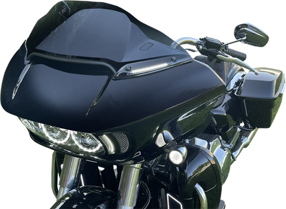CUSTOM DYNAMICS Genesis® 4 LED Road Glide® Vindruta List bild 5 PMMEDIA:4d97b1c801f3fd0e