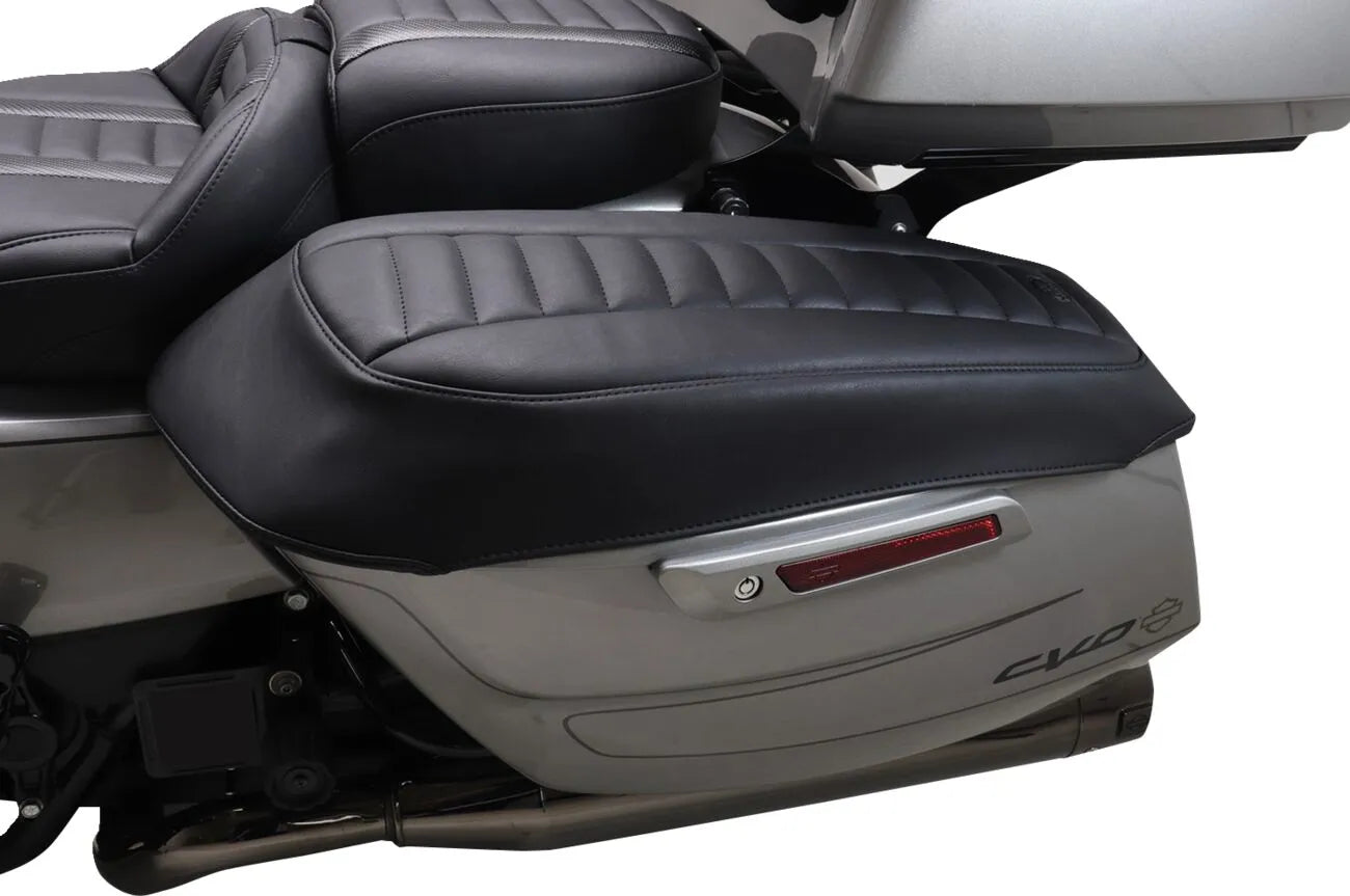 Mustang Deluxe Touring Saddlebag Lid Covers Sidoväskor & tillbehör bild 3 PMMEDIA:bc0498a636ee6282
