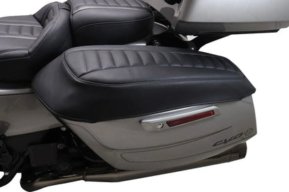 Mustang Deluxe Touring Saddlebag Lid Covers Sidoväskor & tillbehör bild 3 PMMEDIA:bc0498a636ee6282