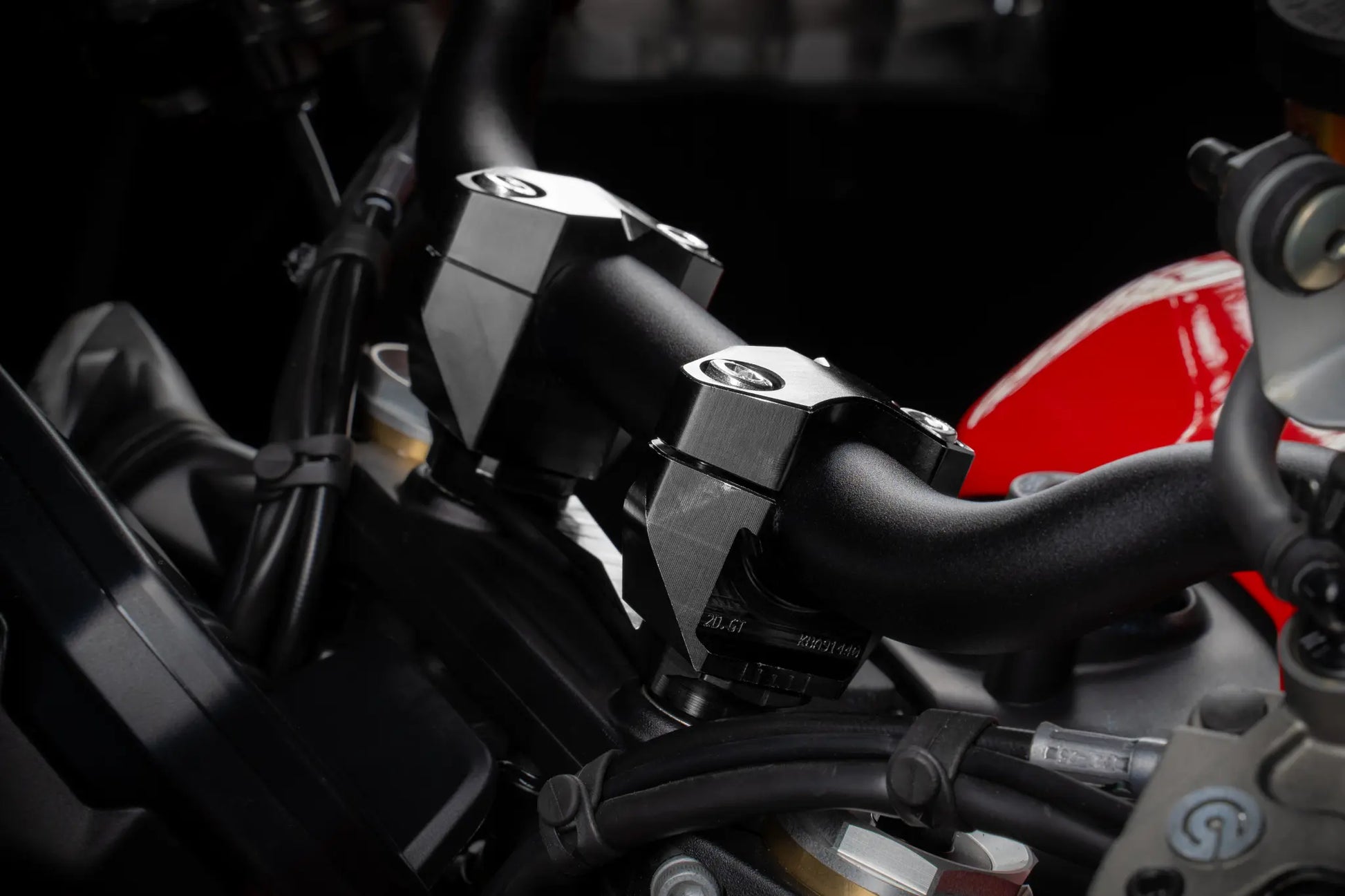 GILLES TOOLING Justerbara Styrrisers för Ducati Monster/Streetfighter V2 bild 4 PMMEDIA:2498ec9c8af878e1