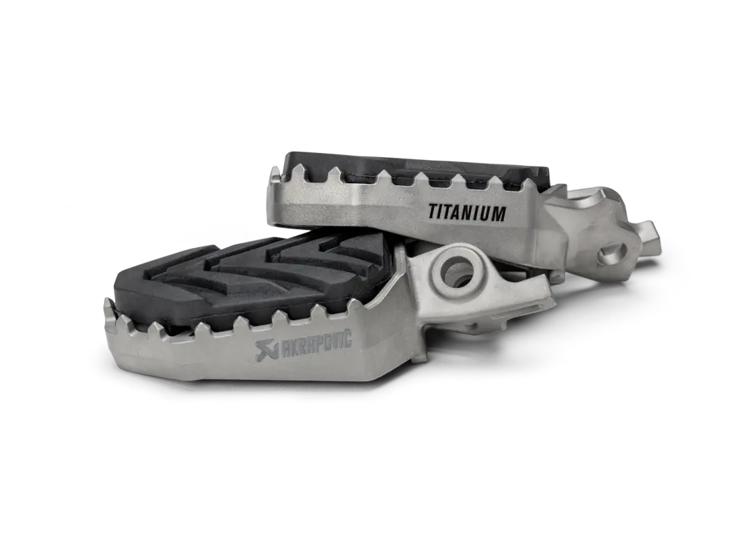 AKRAPOVIC Titanium fotpinnar för Honda Africa Twin bild 2 PMMEDIA:0190ad9ee1ec17bd