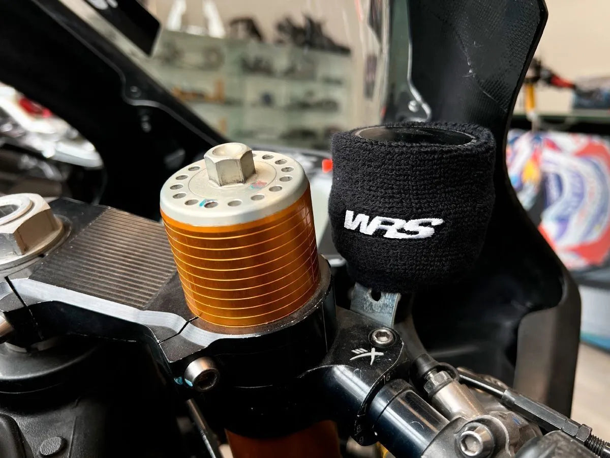 WRS Cuff Protector för Bromsvätskebehållare svart bild 2 PMMEDIA:b6848985414dbb37