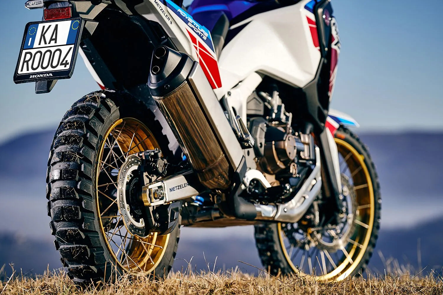 Metzeler KAROO™ 4 Dual sport däck bak bild 2 PMMEDIA:25a7f6a8977486ec