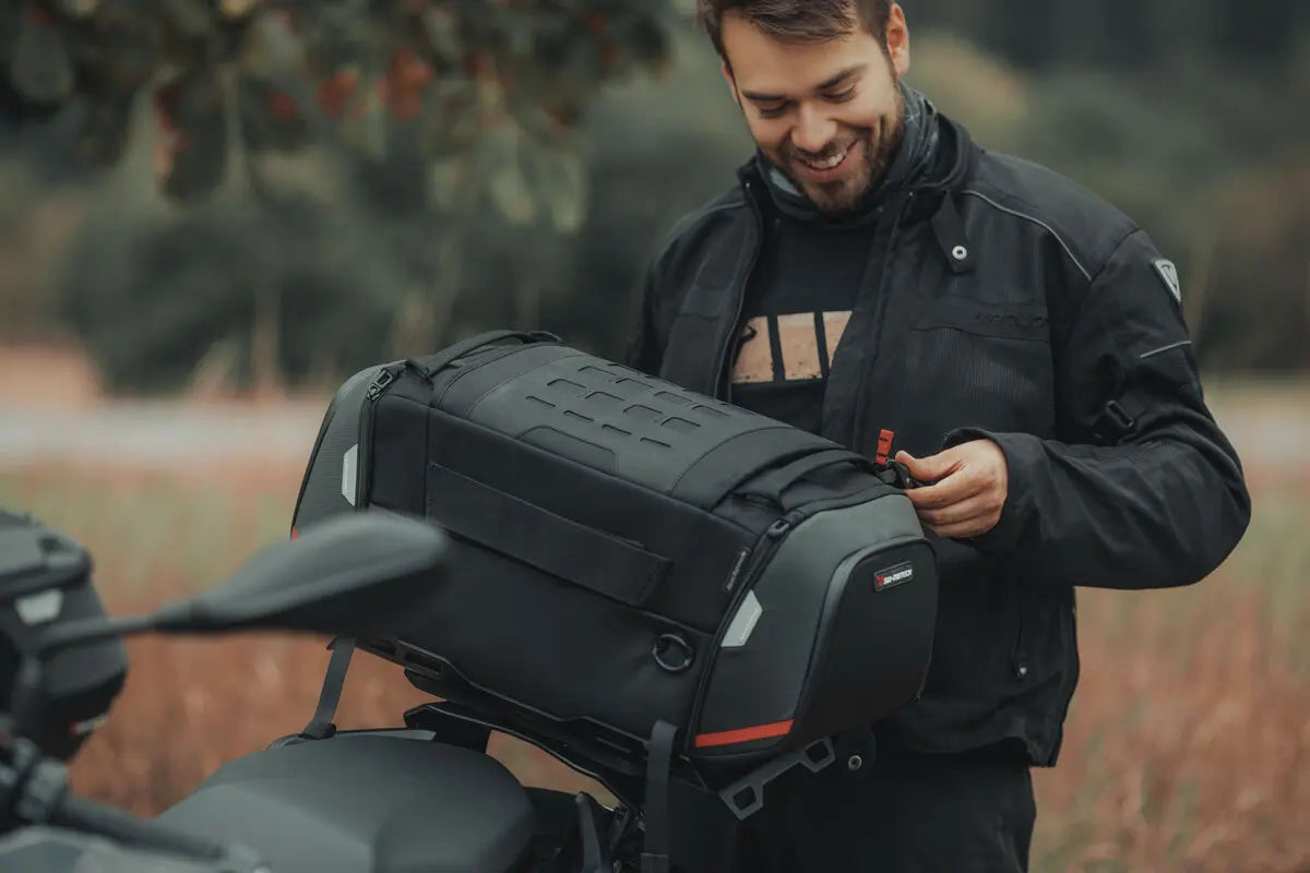 Sw Motech PRO Rackpack Tail Bag (32-42 Liters) Cruiser-, sport- & adventureväskor bild 16 PMMEDIA:6e23f621535cf795