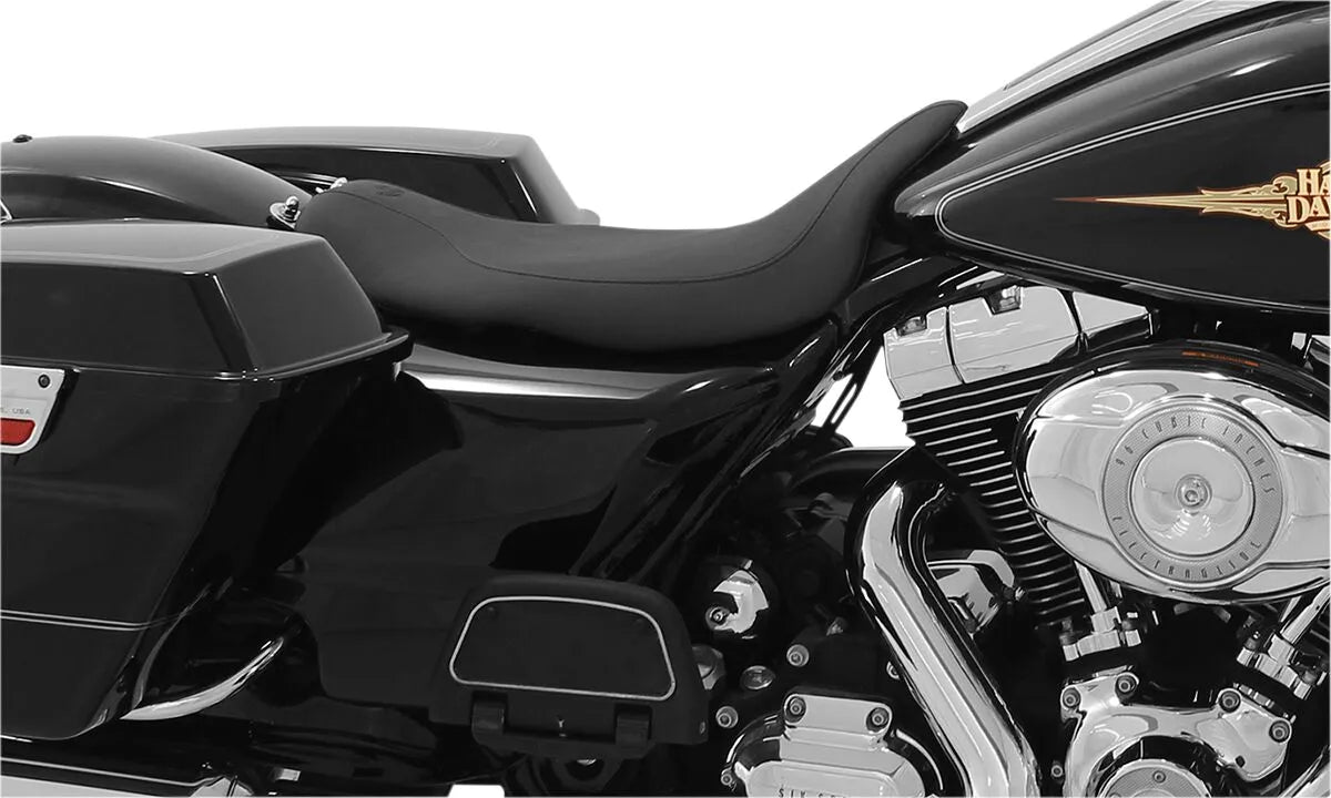 MUSTANG Runaround Solo Seat - Svart Smooth bild 3 PMMEDIA:eb0fd8203495e1a5