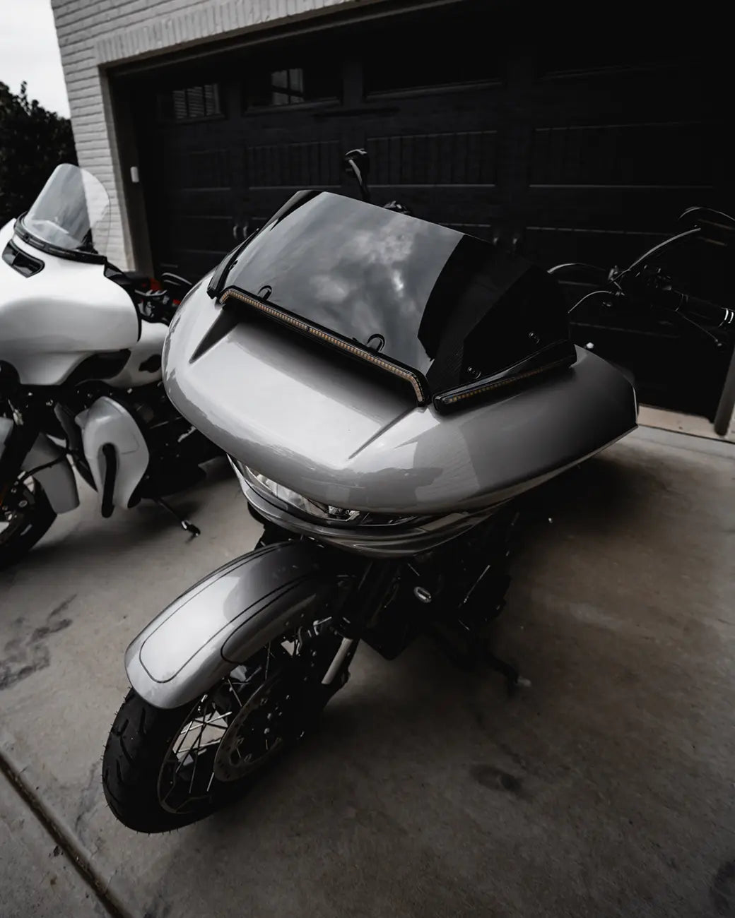 CUSTOM DYNAMICS Center Fairing Vent Trim med Blinkers bild 3 PMMEDIA:eb8d3a6a384c597a