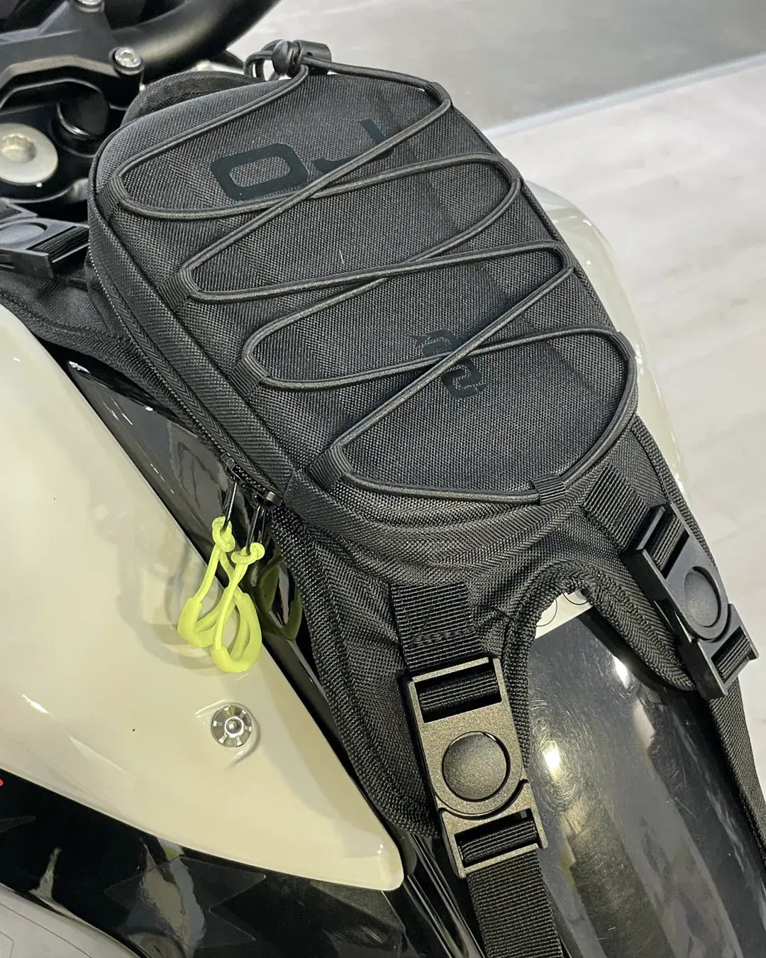 OJ ATMOSFERE METROPOLITANE Keen Tank Bag 1,5L bild 4 PMMEDIA:0414d176394e38bf
