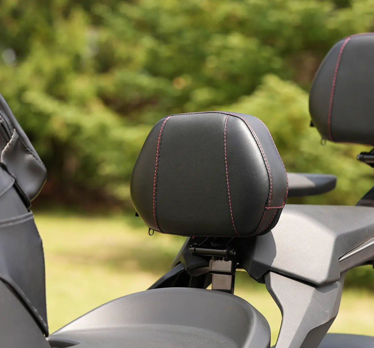 SHOW CHROME Grande Backrest för Can-Am Ryker bild 4 PMMEDIA:ad627a4755145c23