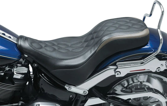 MUSTANG Day Tripper™ Sadel för Harley Softail bild 1 PMMEDIA:5c21d6aacaf6c5af