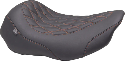 Mustang Wide Tripper™ Solo Seat Sadlar Harley Touring bild 5 PMMEDIA:5cc0399e32ec87ba