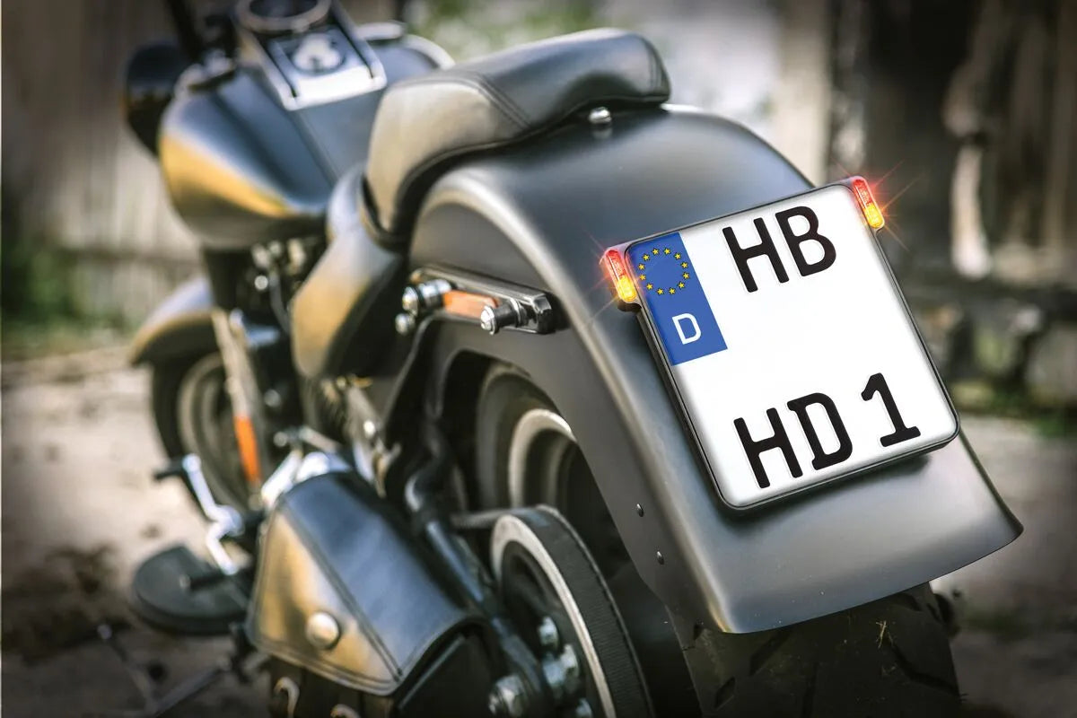 HEINZ BIKES 3-i-1 Nummerplåtshållare med LED-ljus bild 4 PMMEDIA:4c71e8f2cecf92d9