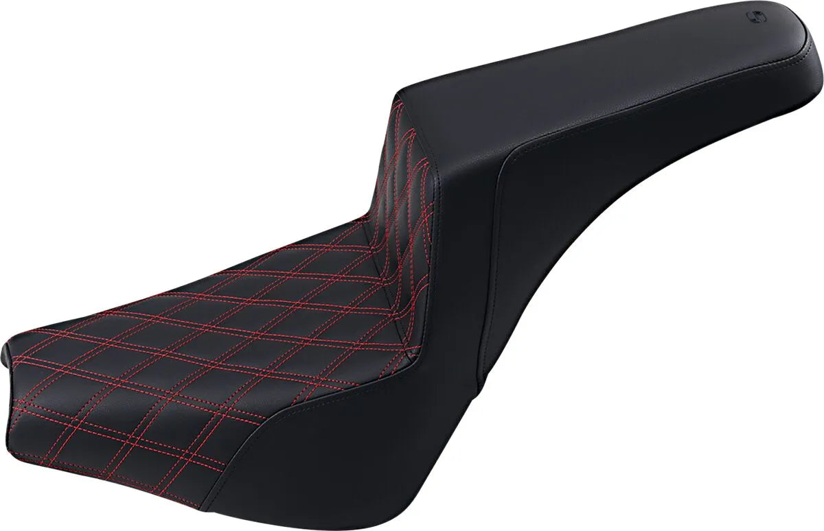 SADDLEMEN Step-Up Seat FXBB/FXST 18+ röd söm bild 1 PMMEDIA:4c7f829ee0105bb9