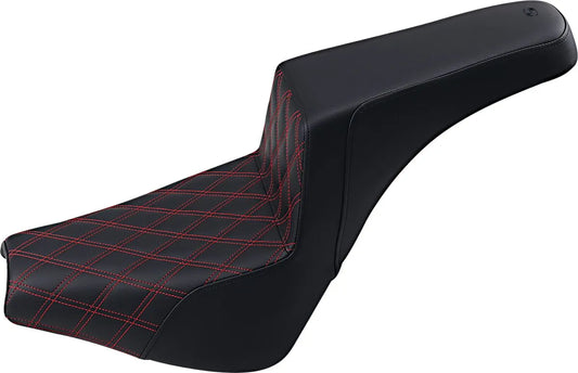SADDLEMEN Step-Up Seat FXBB/FXST 18+ röd söm bild 1 PMMEDIA:4c7f829ee0105bb9