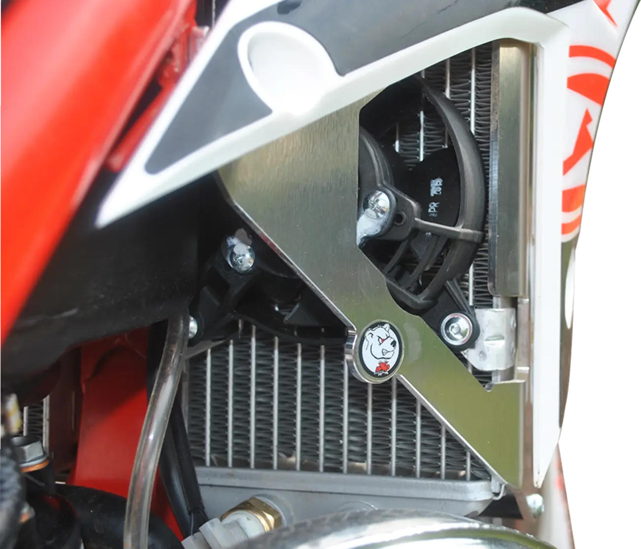 AXP RACING Radiatorstöd för XTrainer bild 5 PMMEDIA:d2b5794001f92c6b