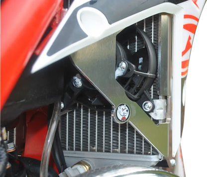 AXP RACING Radiatorstöd för XTrainer bild 5 PMMEDIA:d2b5794001f92c6b