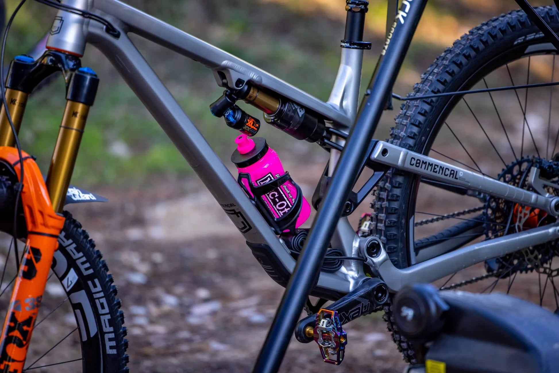 MUC-OFF Elite Fly Vattenflaska Rosa 550ml bild 4 PMMEDIA:aa51f2c8e897dd87