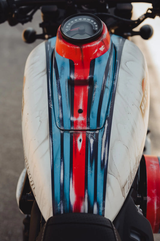 CULT WERK Dash Cover för Harley bild 1 PMMEDIA:4989721190f8d646
