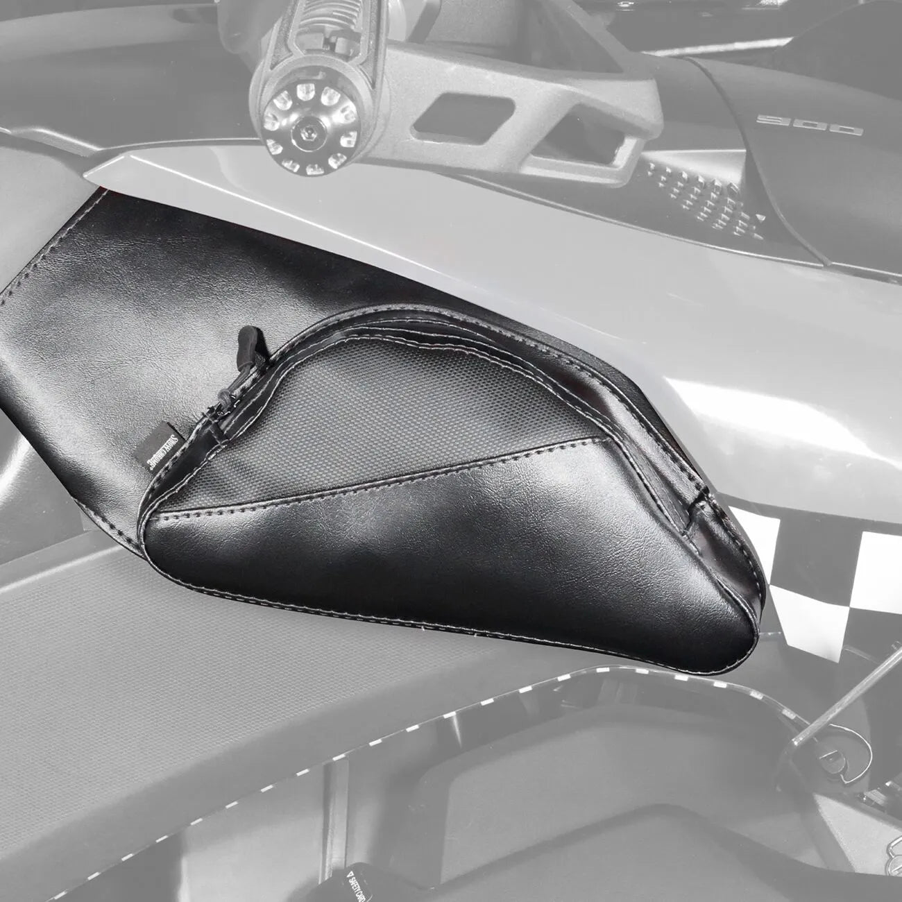 SHOW CHROME Dual Side Tank Pouch för Can-Am Ryker bild 5 PMMEDIA:75f6bc78847ee7f8